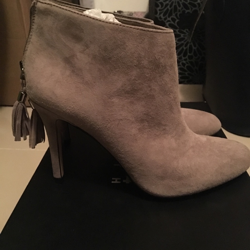 Suede lord and taylor booties sz 8